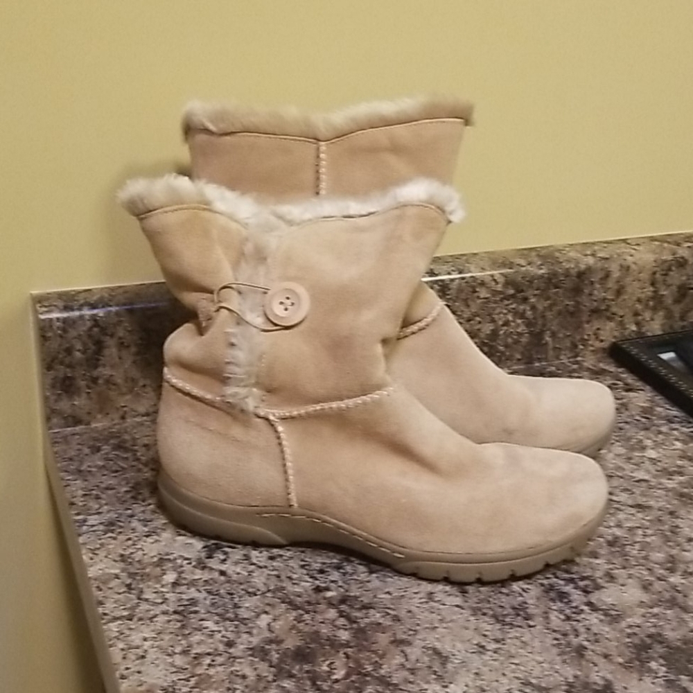 Bass boots